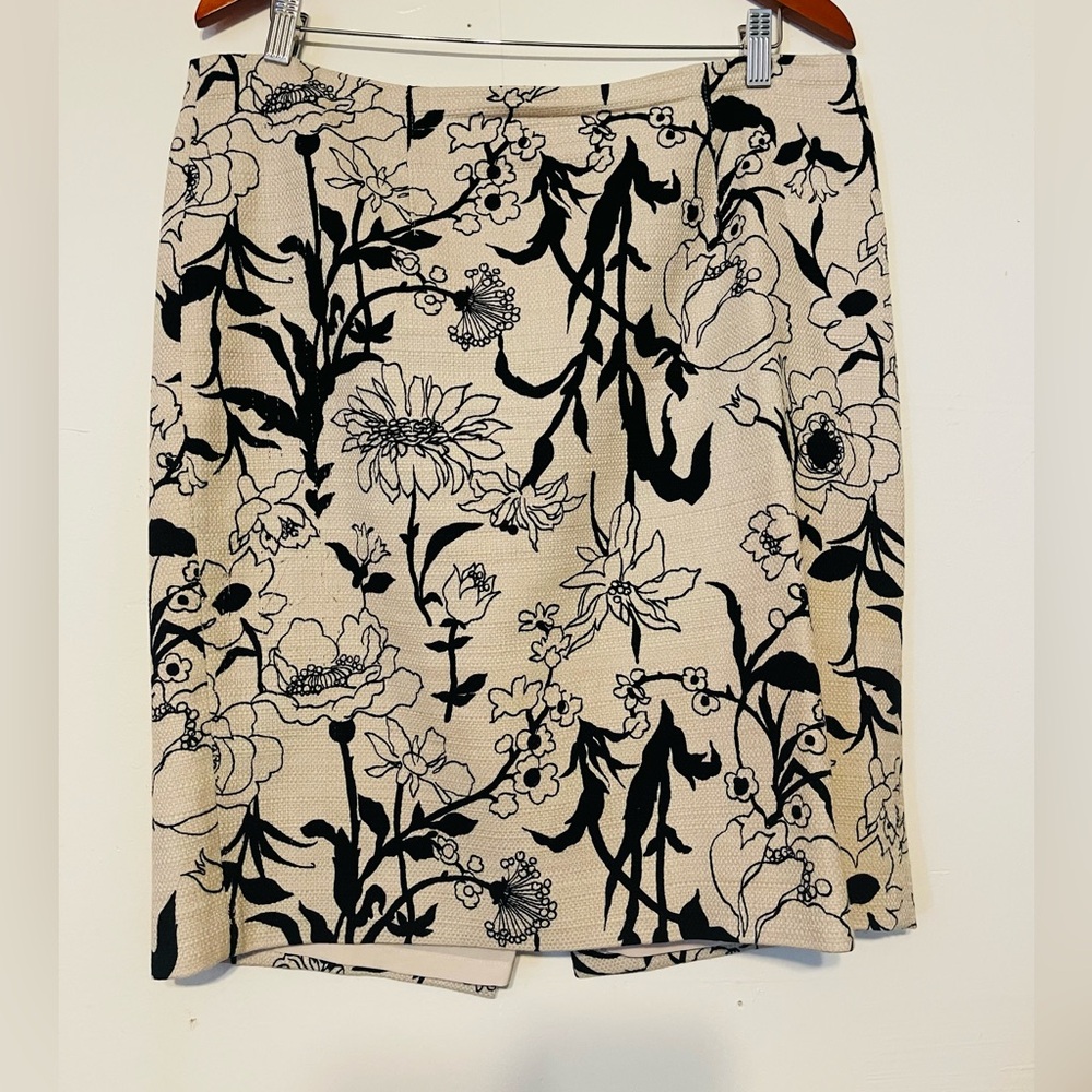 Ann Taylor Black and Cream Floral Skirt